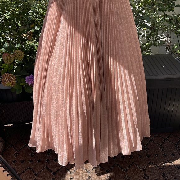 Mac Duggal - Rose Gold Shimmering Pleated  A-Line 3/4 Sleeve Gown - Size 4 - Picture 6 of 17